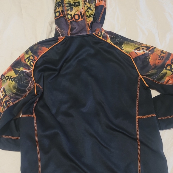 Boy's Medium Reebok zip up play warm jacket. - Picture 3 of 7